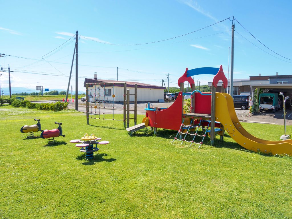 南東側から見た遊具スペース