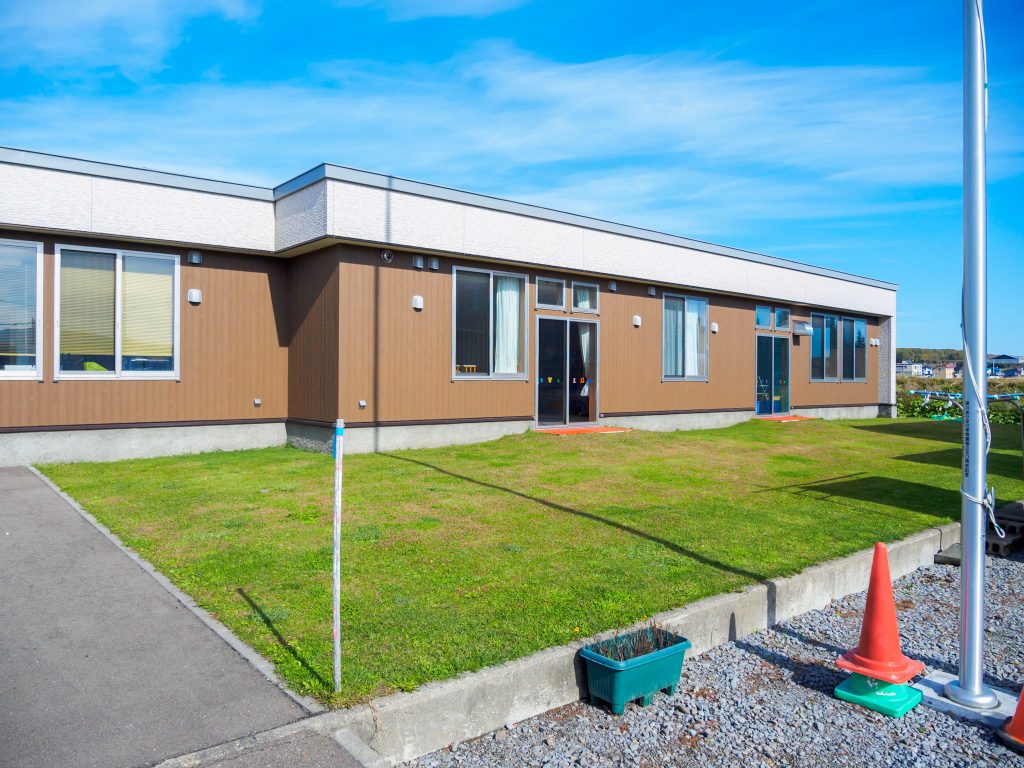 南側から見た園舎