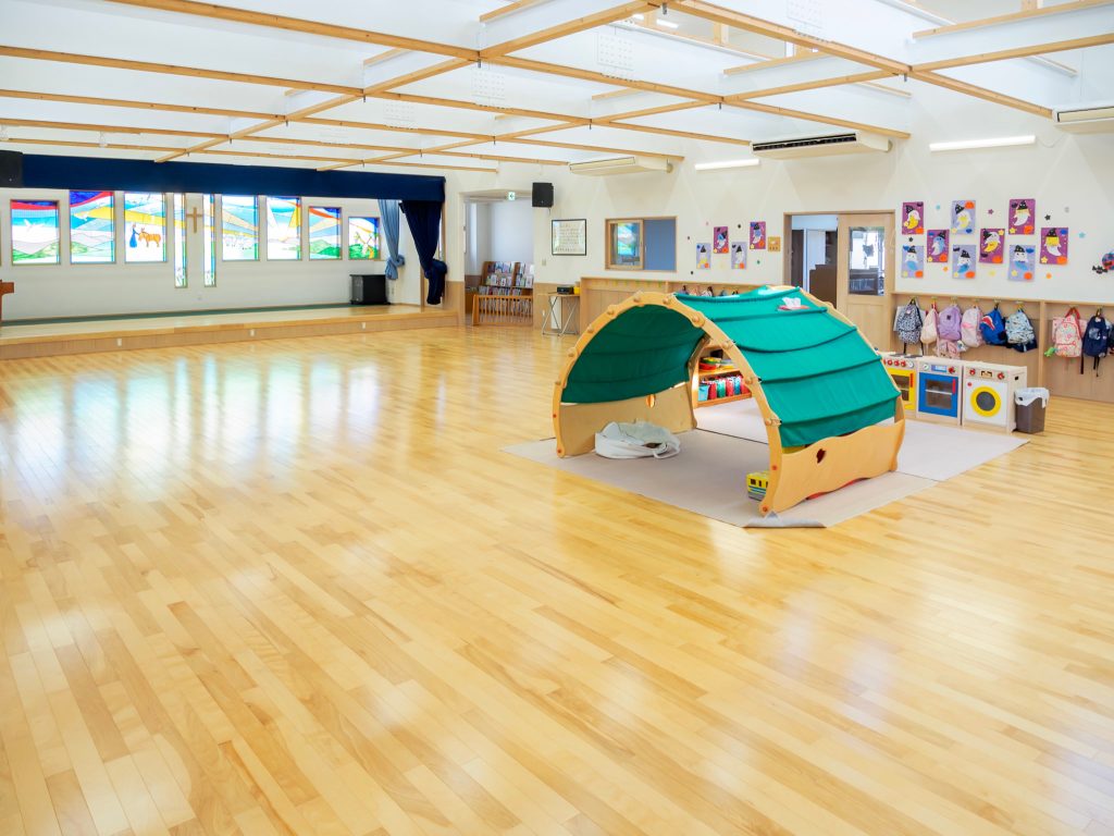 玄関から見たホール